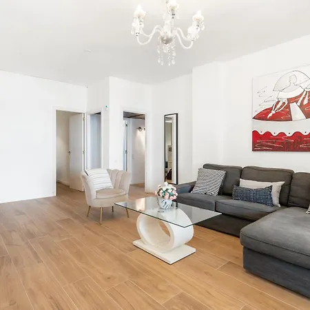 Fridays Flats Spacious 4br Family Retreat Barcelona