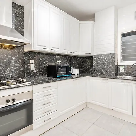 Fridays Flats Spacious 4br Family Retreat Barcelona