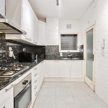 Apartment Fridays Flats Spacious 4br Family Retreat Barcelona